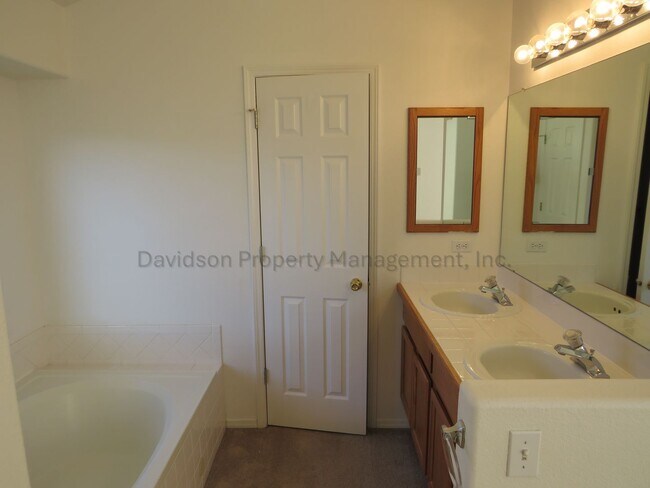 Building Photo - Spacious 3-Bedroom House in Pine Creek