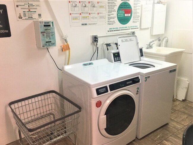 Building Photo - 324 E 75th St