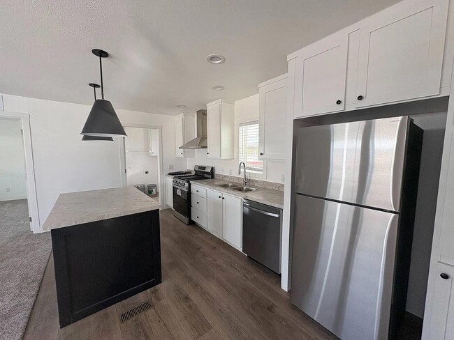 Building Photo - 1700 S State St