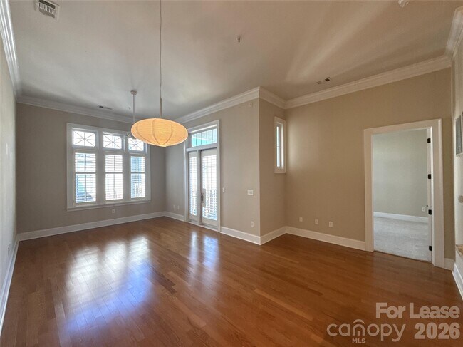 Building Photo - 2810 Selwyn Ave