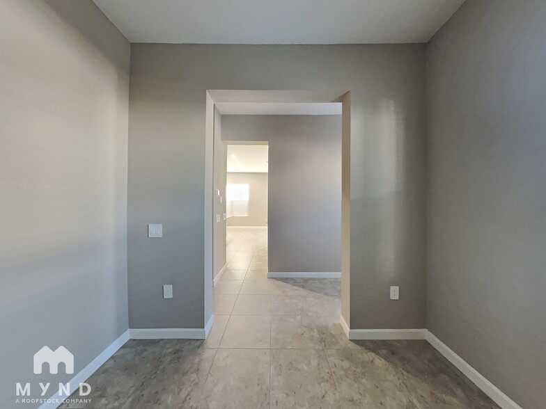 Building Photo - 4839 E Village Dr