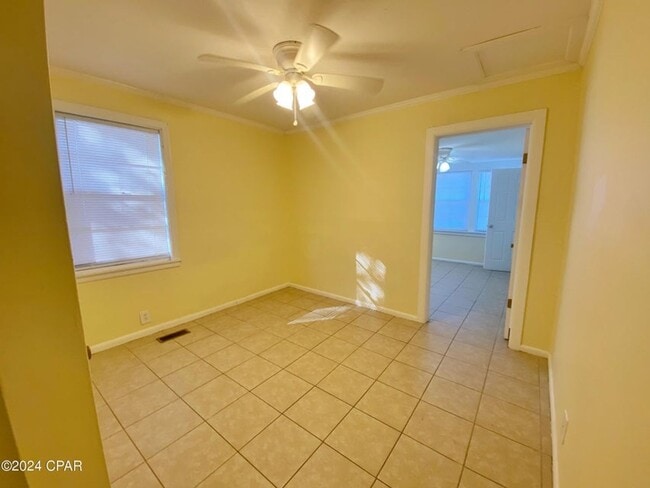 Building Photo - Home Centrally Located in Marianna, FL