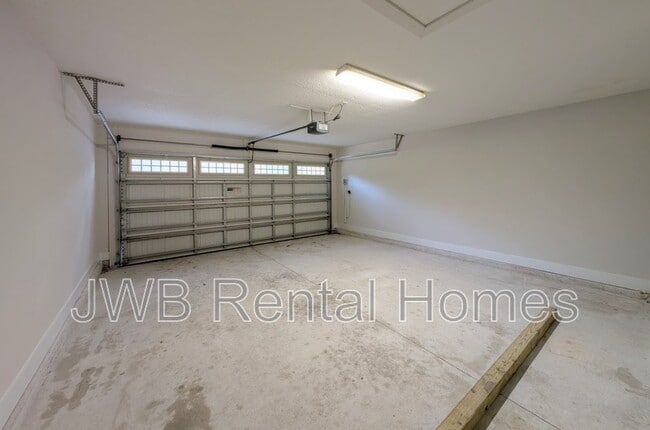 Building Photo - 10638 Akers Dr S