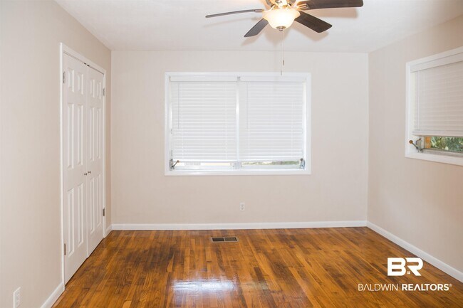 Building Photo - 7099 Pinehill Rd