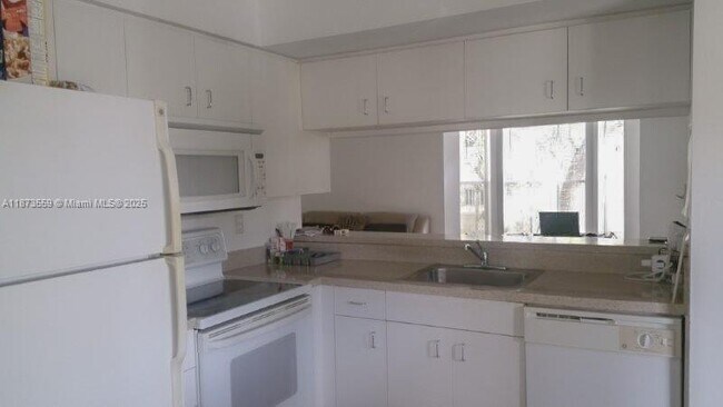 Building Photo - 3204 Glenmoor Dr