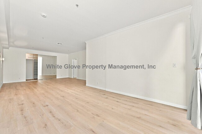 Building Photo - 3947 Carpenter Ave