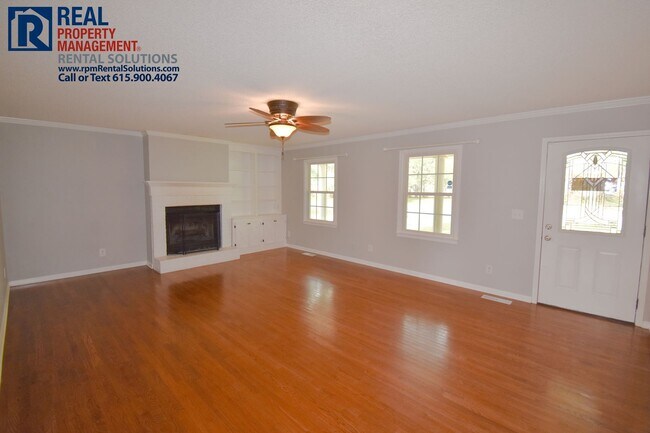 Building Photo - Amazing 4 bd 3 bath home! Fenced-in yard, Attached garage and Bonus room, washer & dryer included!