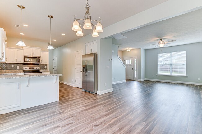 Building Photo - 140 Pebble Ln