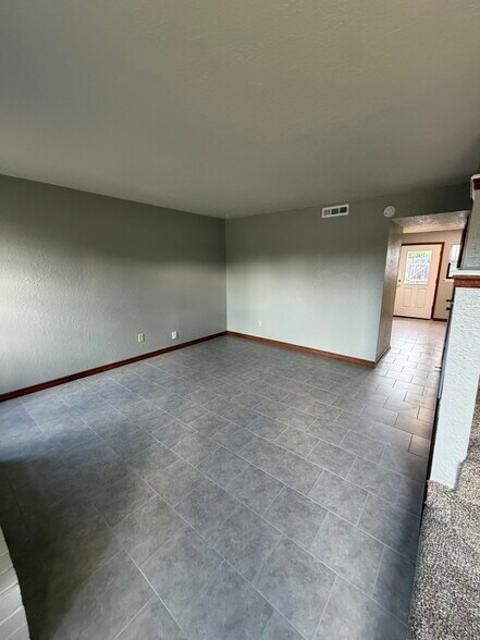 Building Photo - 2125 Beaumont Dr