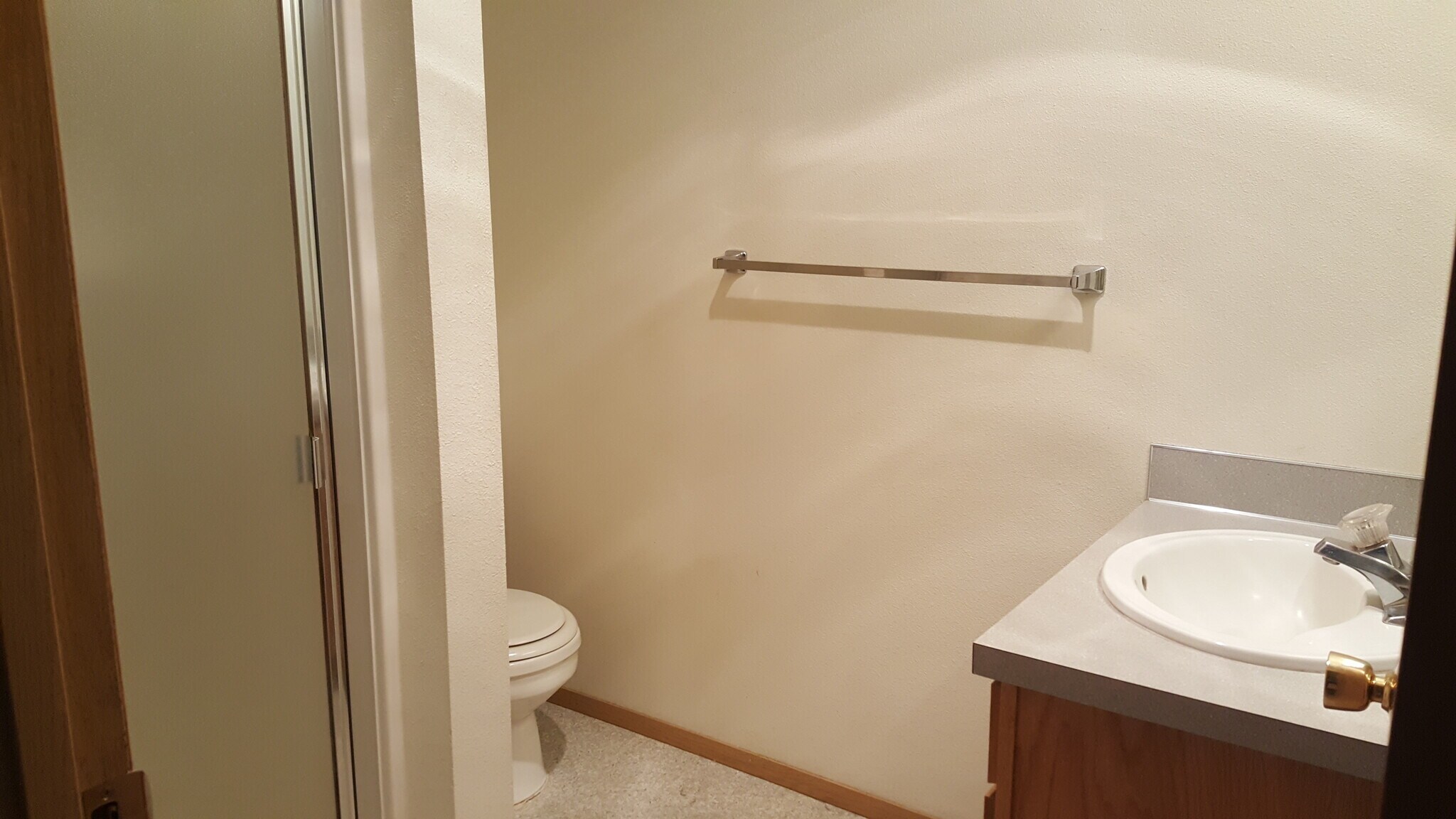 Building Photo - 450 NW Parr Dr