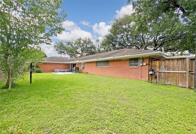 Building Photo - 3641 Deal St