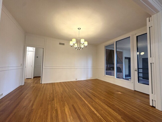 Building Photo - Beautiful Home in Crescent park, Palo Alto available now.