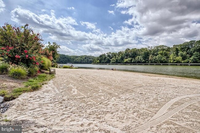 Building Photo - 10202 Woodthrush Dr