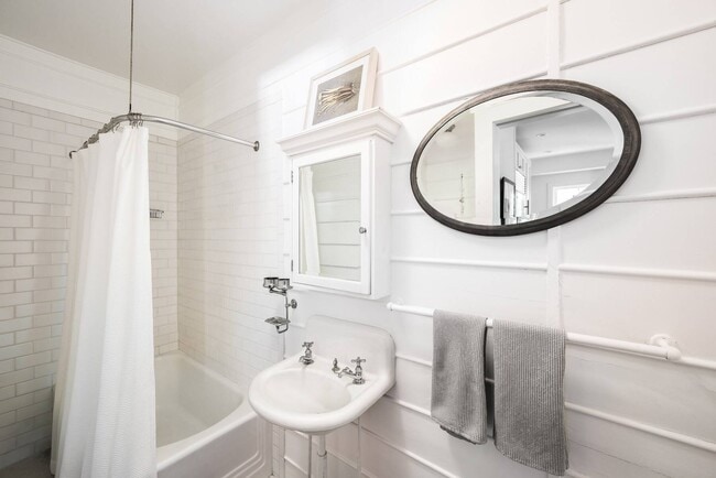 Building Photo - 11 Montauk Ave