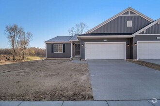 Building Photo - 15433 Clovernook Dr