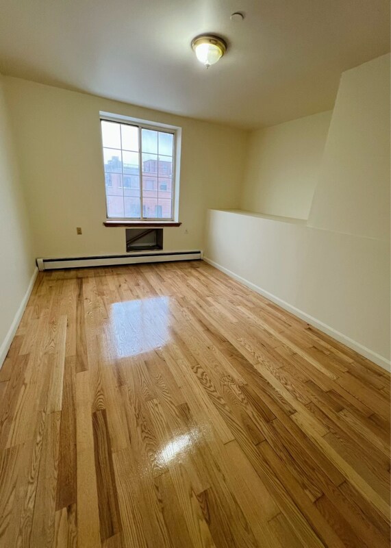 Building Photo - 132-30 Pople Ave