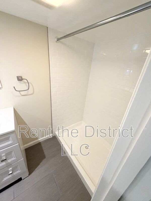 Building Photo - 814 Longfellow St NW