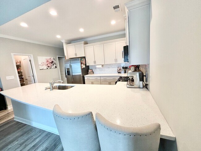 Building Photo - Pristine 3BR/3BA Home with Community Pool & Fenced Yard in Northeast Columbia! Available June 12th!