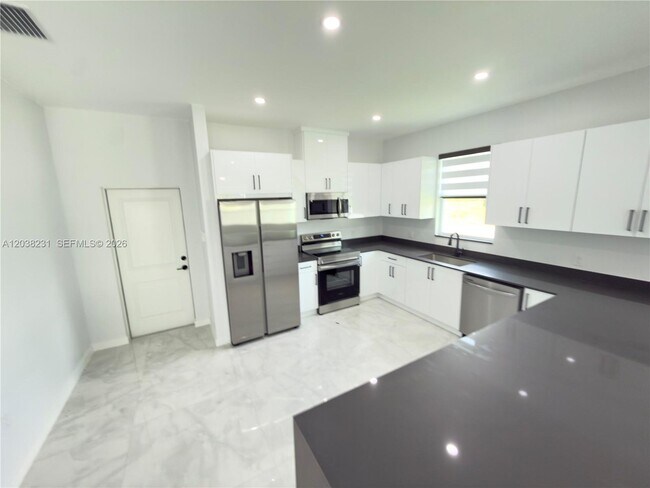 Building Photo - 1111 Gunby Ave S