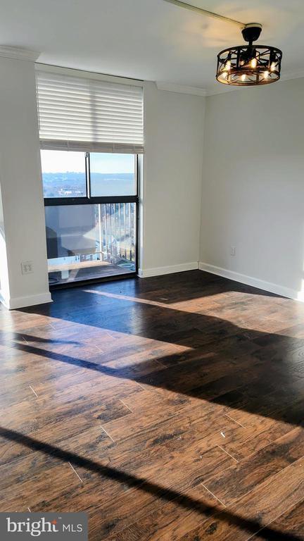 Primary Photo - 6100 Westchester Park Dr