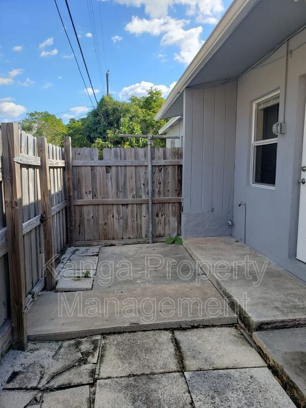 Building Photo - 3712 Henry Ave