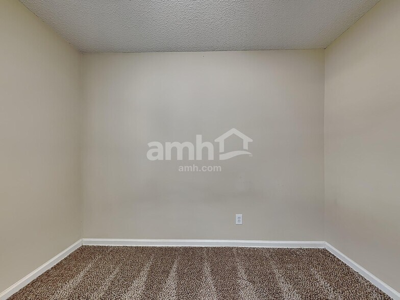 Building Photo - 11 Mills Run Ct