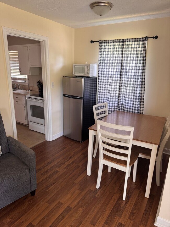 Building Photo - 4 Bedroom || 2 Bathroom Single Family Home