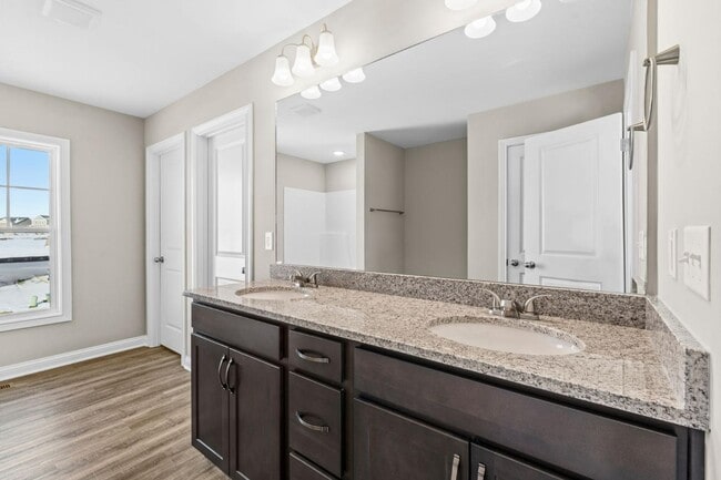 Building Photo - 441 Friendly Ave