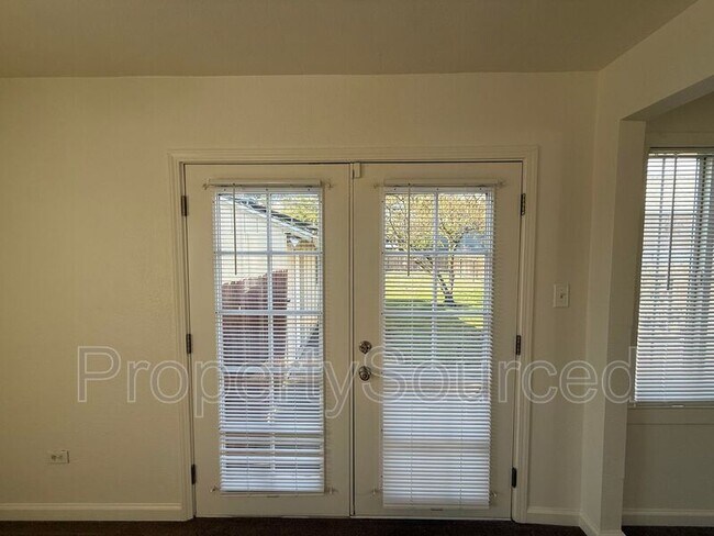 Building Photo - 221 N Lincoln Ave