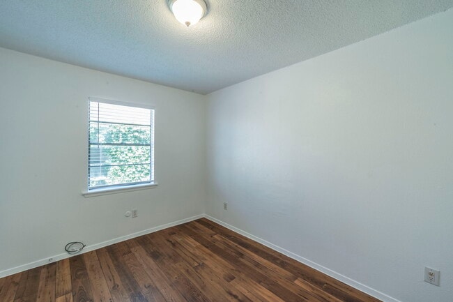 Building Photo - 4828 Wellesley Ave