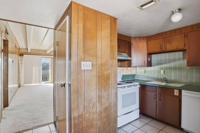 Building Photo - 500 NE 15th St