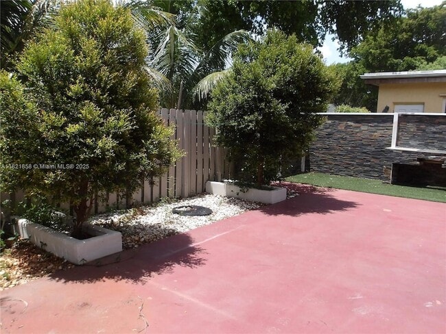 Building Photo - 7327 Pepper Pike Dr