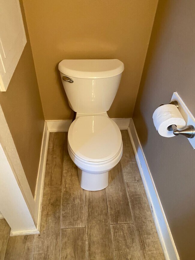 Building Photo - 5 Bed 2 Bathroom Home in Whitewater