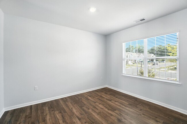 Building Photo - Stunning home, Move-in Ready!