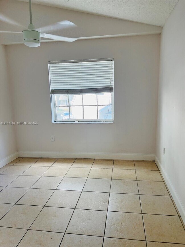 Building Photo - 2880 N Oakland Forest Dr