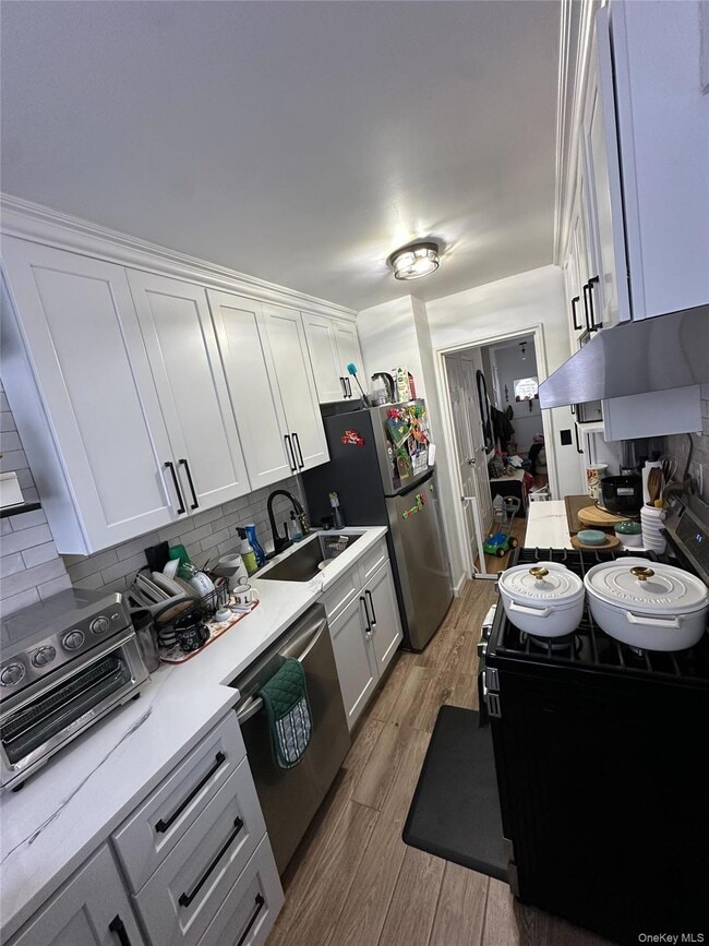 Building Photo - 615 Bronx River Rd