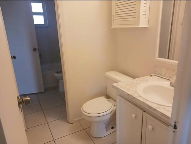 Building Photo - 635 Parkside Ave