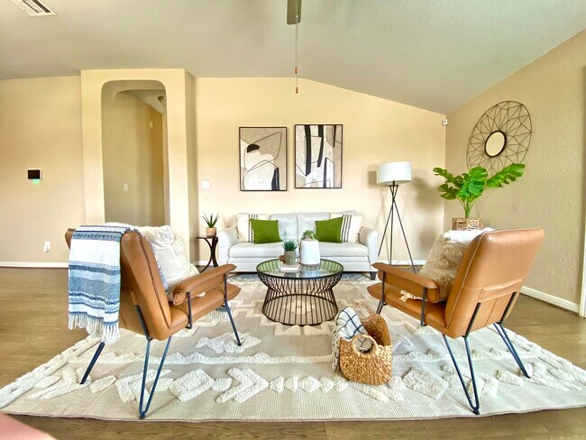 Building Photo - 11235 Silver Rose