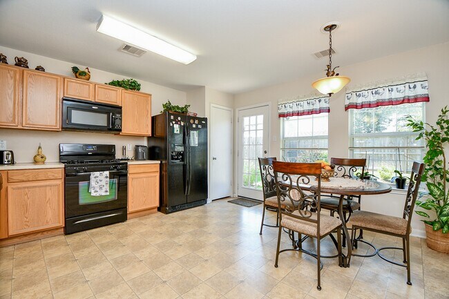 Building Photo - 18114 Waverly Hollow Ln