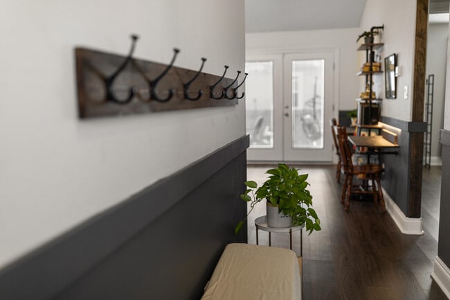 Building Photo - 6042 Capitol Dr