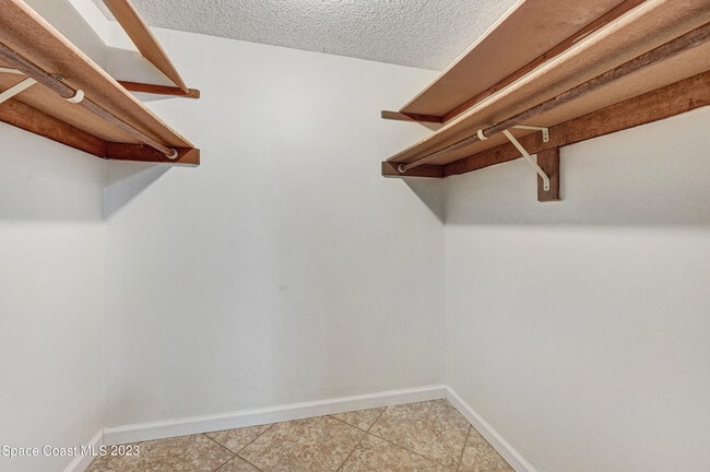 Building Photo - 1725 Stewart Pl