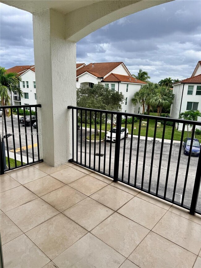 Building Photo - 1122 Villa Cir