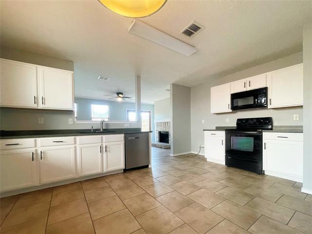 Building Photo - 1712 Silverwood Ln