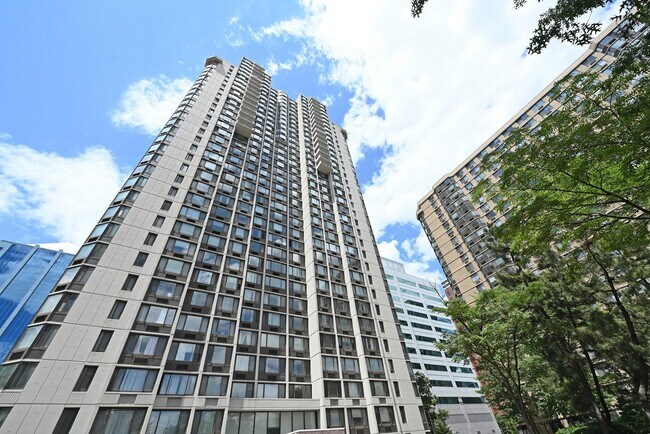 Building Photo - 45 River Dr S