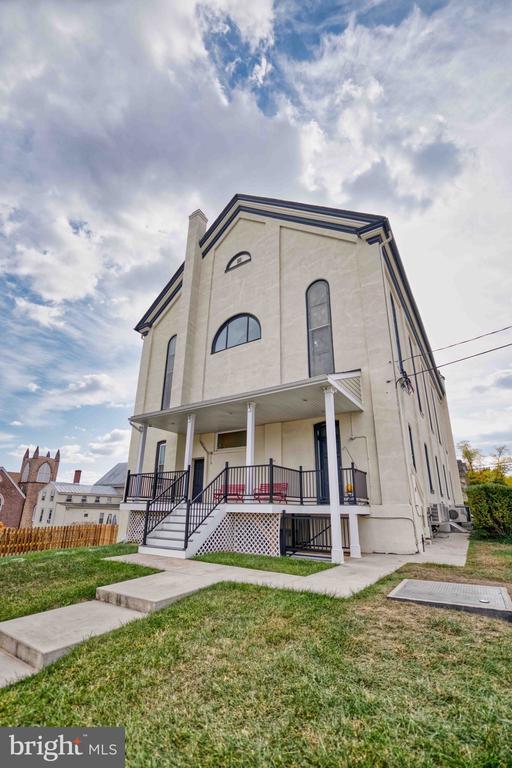 Building Photo - 177 Chestnut St