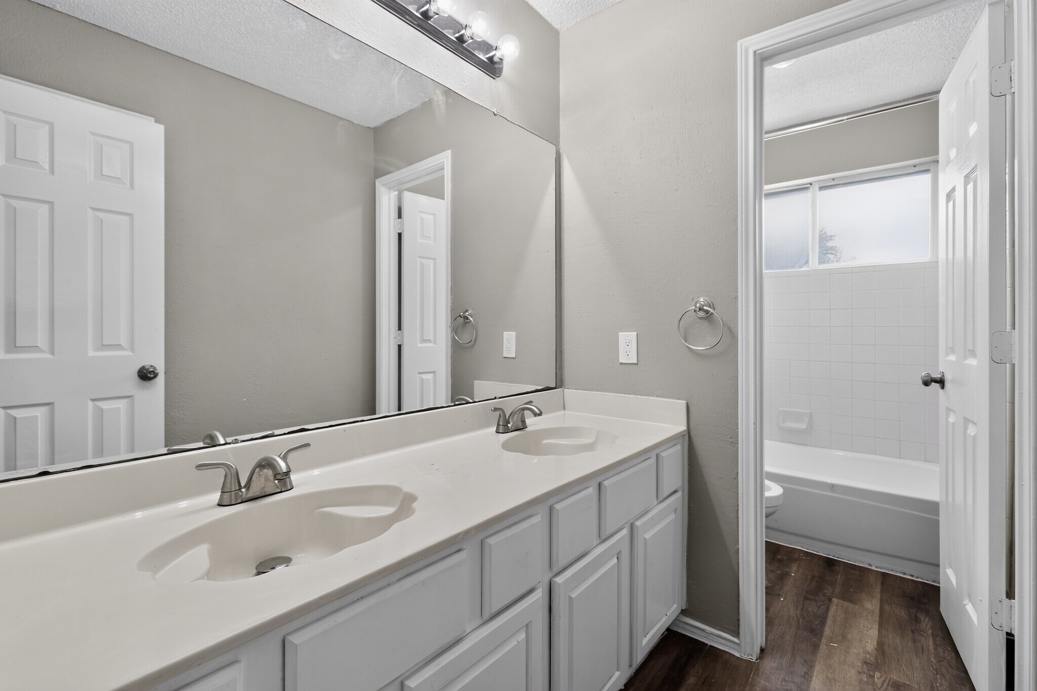 Building Photo - 1624 Ariel Dr