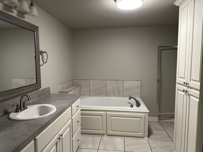 Building Photo - 30974 Goldenrod St
