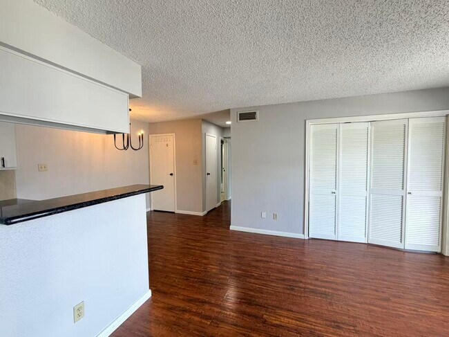 Building Photo - 2750 Holly Hall St