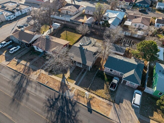 Building Photo - 2011 W 16th St