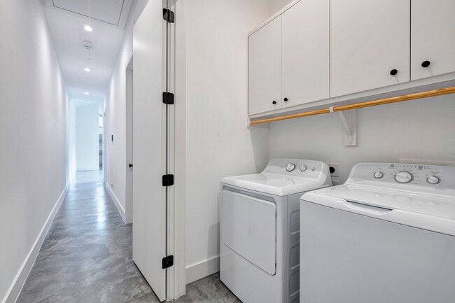 Building Photo - 907 Kern St